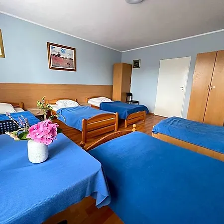 Cbc Hotelowe Auberge de jeunesse *